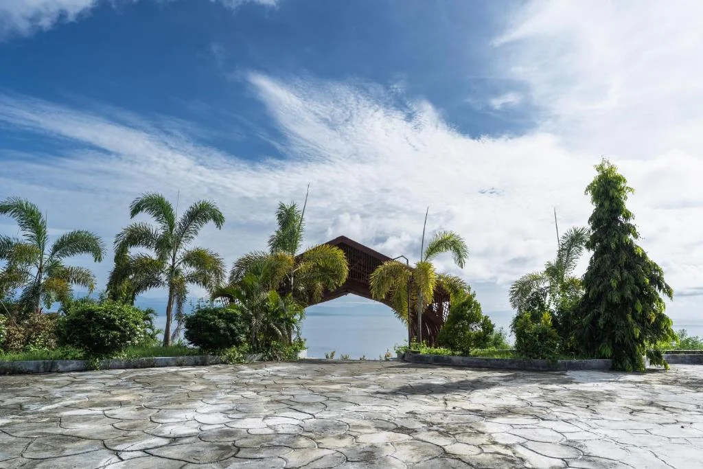 Arrival and briefing